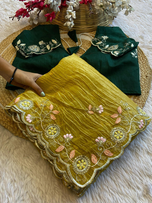 Gold crush Silk sarees with Stunningare a glamorous and luxurious choice for special occasions and events