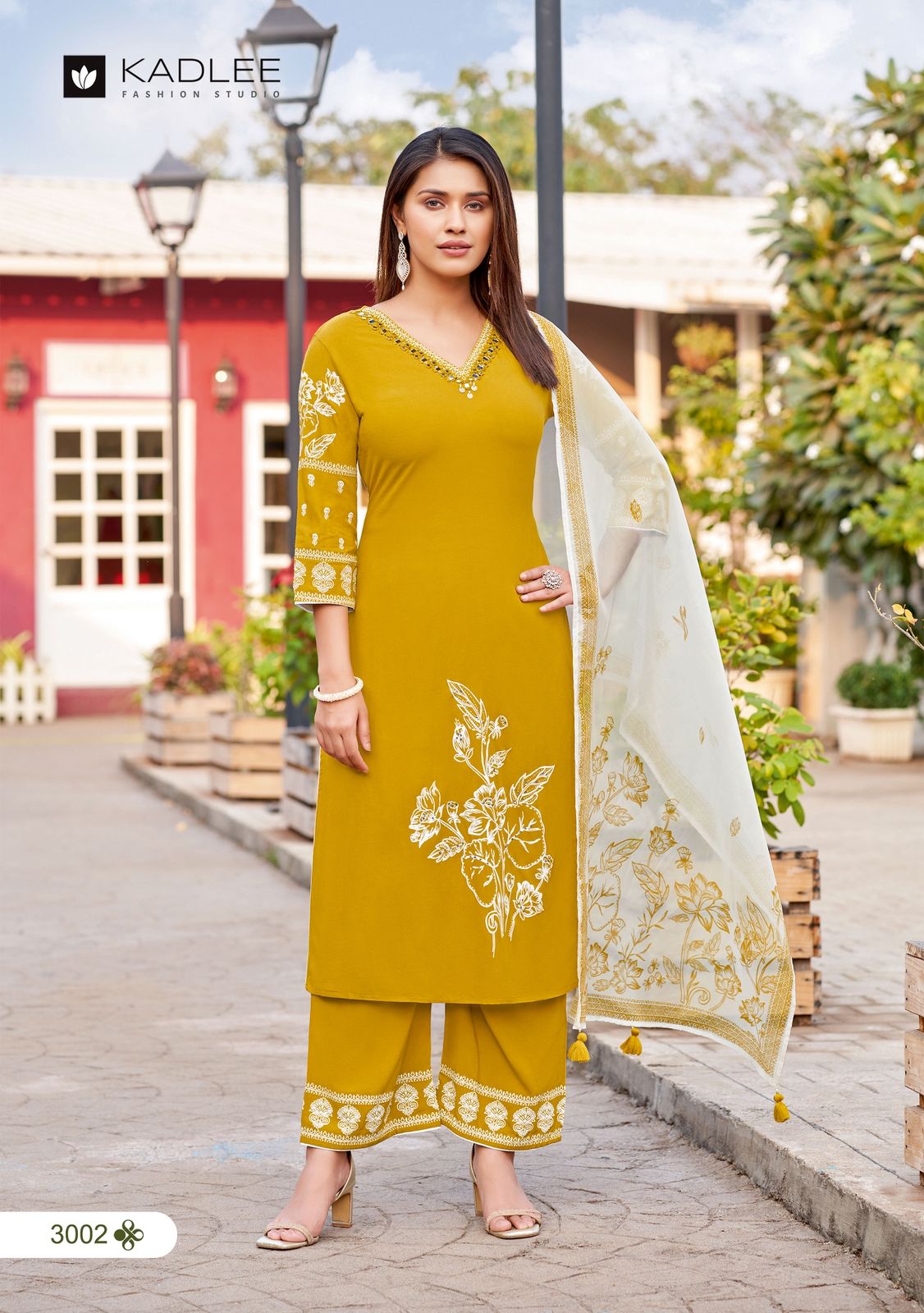 simple and subtle 3 pieces kurti set for office and daily wear